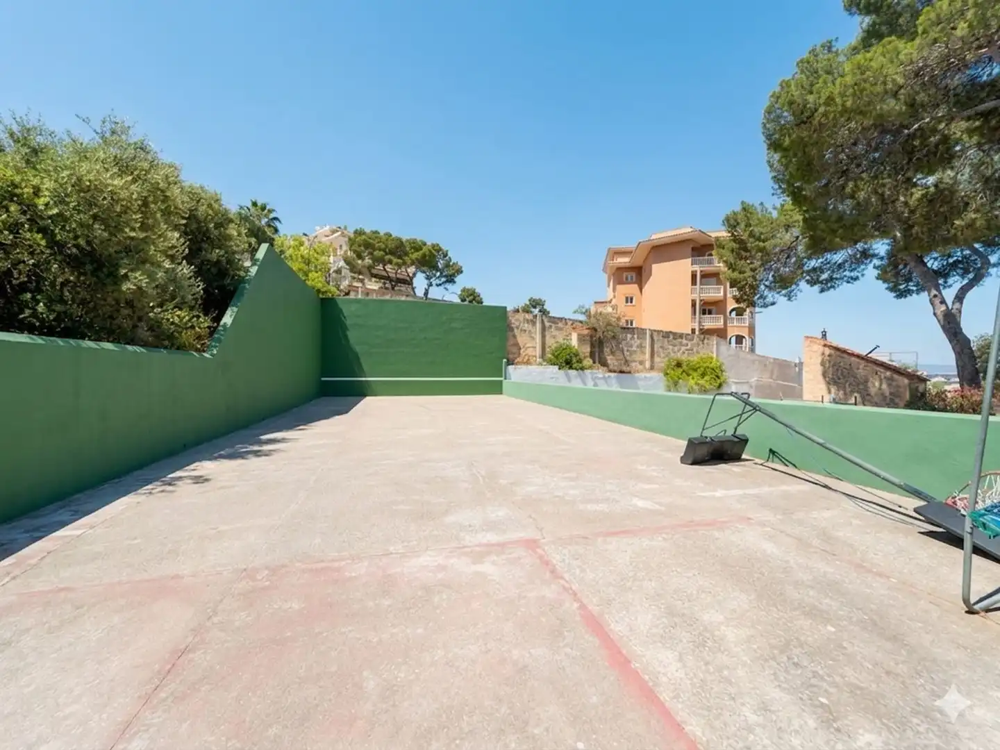 Außenansicht von Einfamilien-Reihenhaus zum Verkauf in  Palma de Mallorca mit Klimaanlage, Heizung und Terrasse