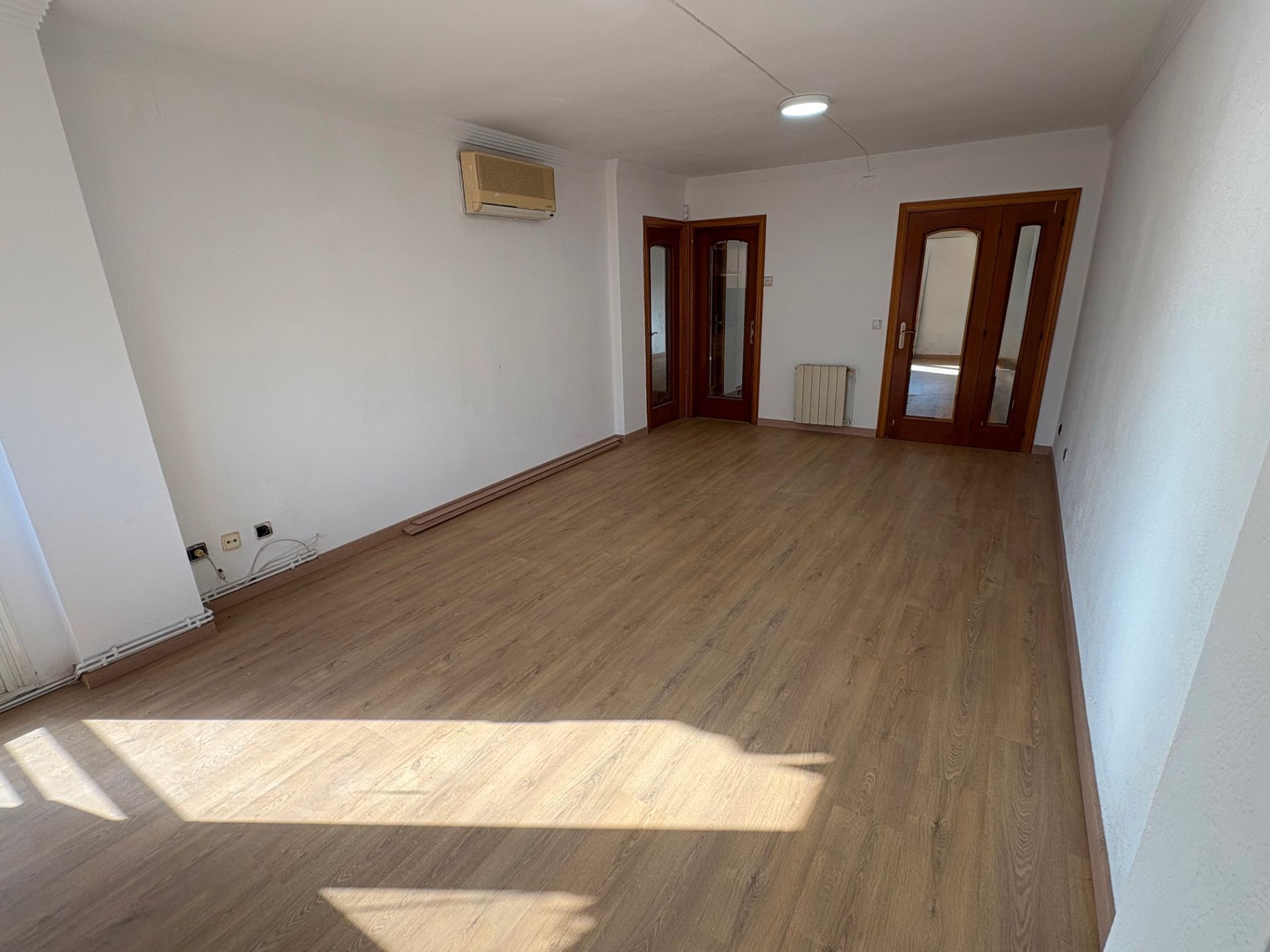 Flat for sale in L'Hospitalet de Llobregat  with Air Conditioner, Heating and Parquet flooring