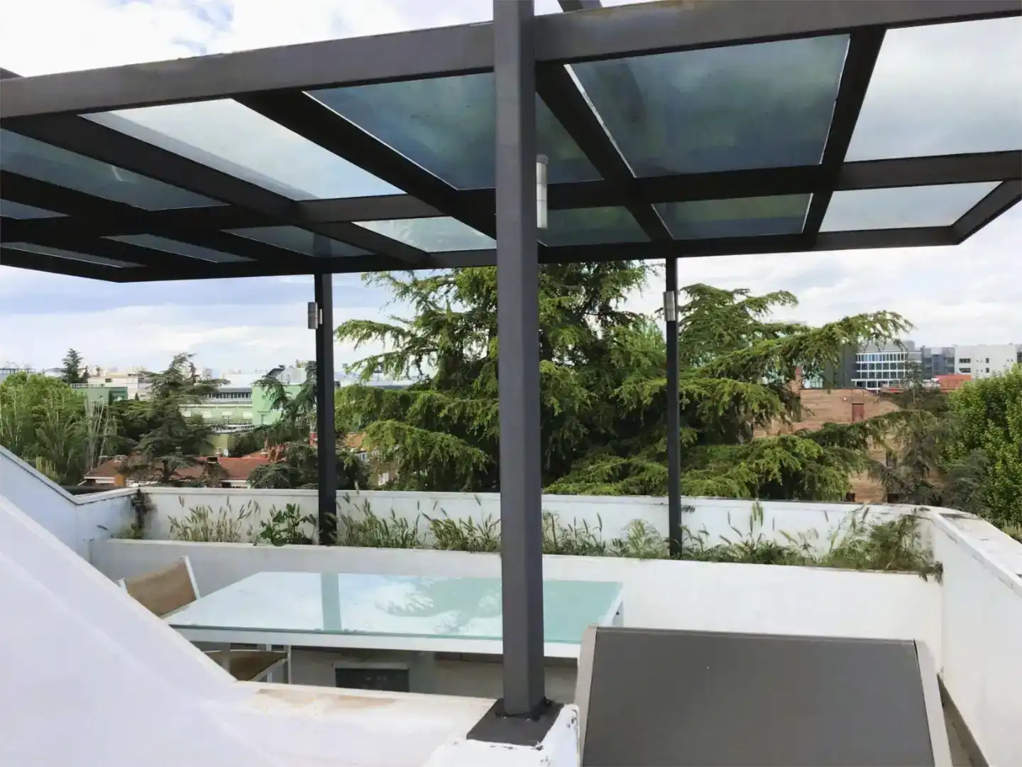 Terrasse von Wohnung zum Verkauf in  Madrid Capital mit Klimaanlage, Schwimmbad und Balkon