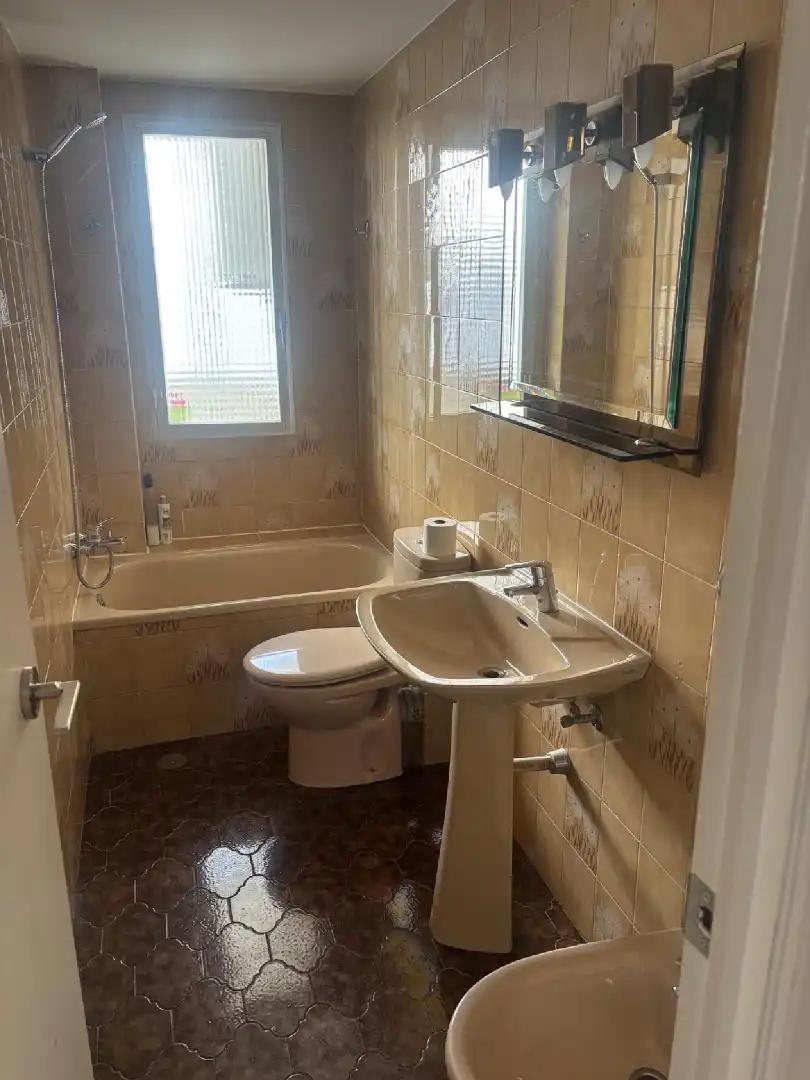Bathroom of Flat for rent in Madrid  with Air Conditioner and Heating