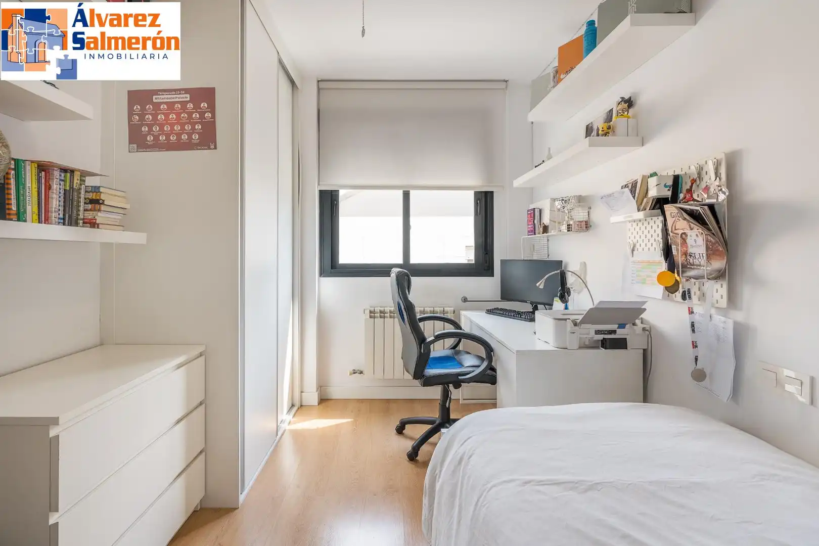 Schlafzimmer von Einfamilien-Reihenhaus zum Verkauf in Granada mit Privatgarten und Balkon