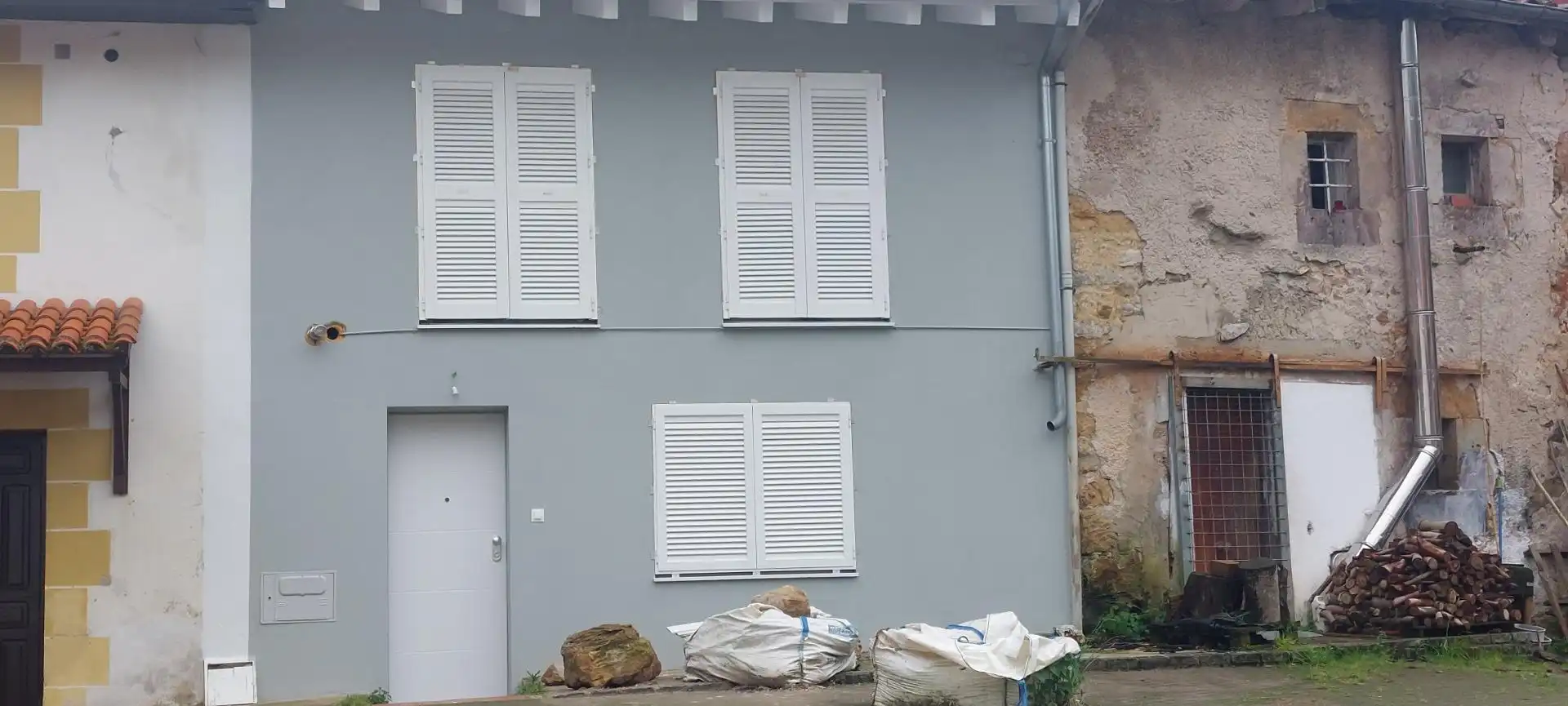 Vista exterior de Casa adosada en venda en Udías