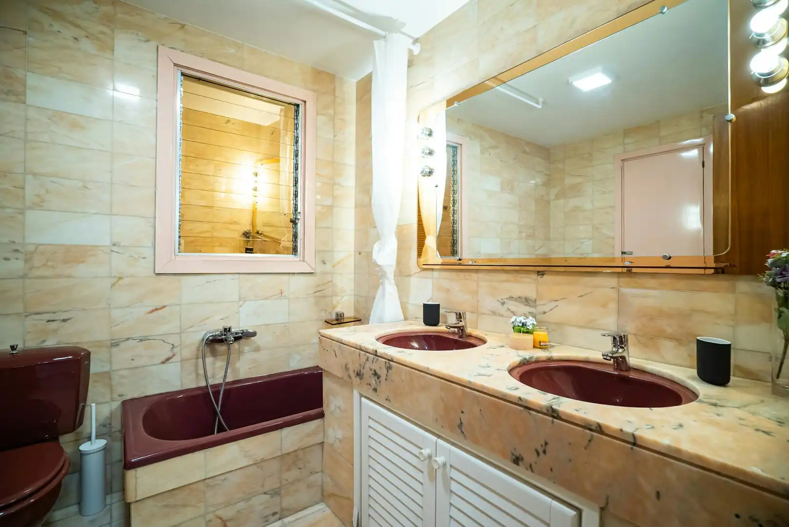 Bathroom of Flat for share in L'Hospitalet de Llobregat  with Washing machine