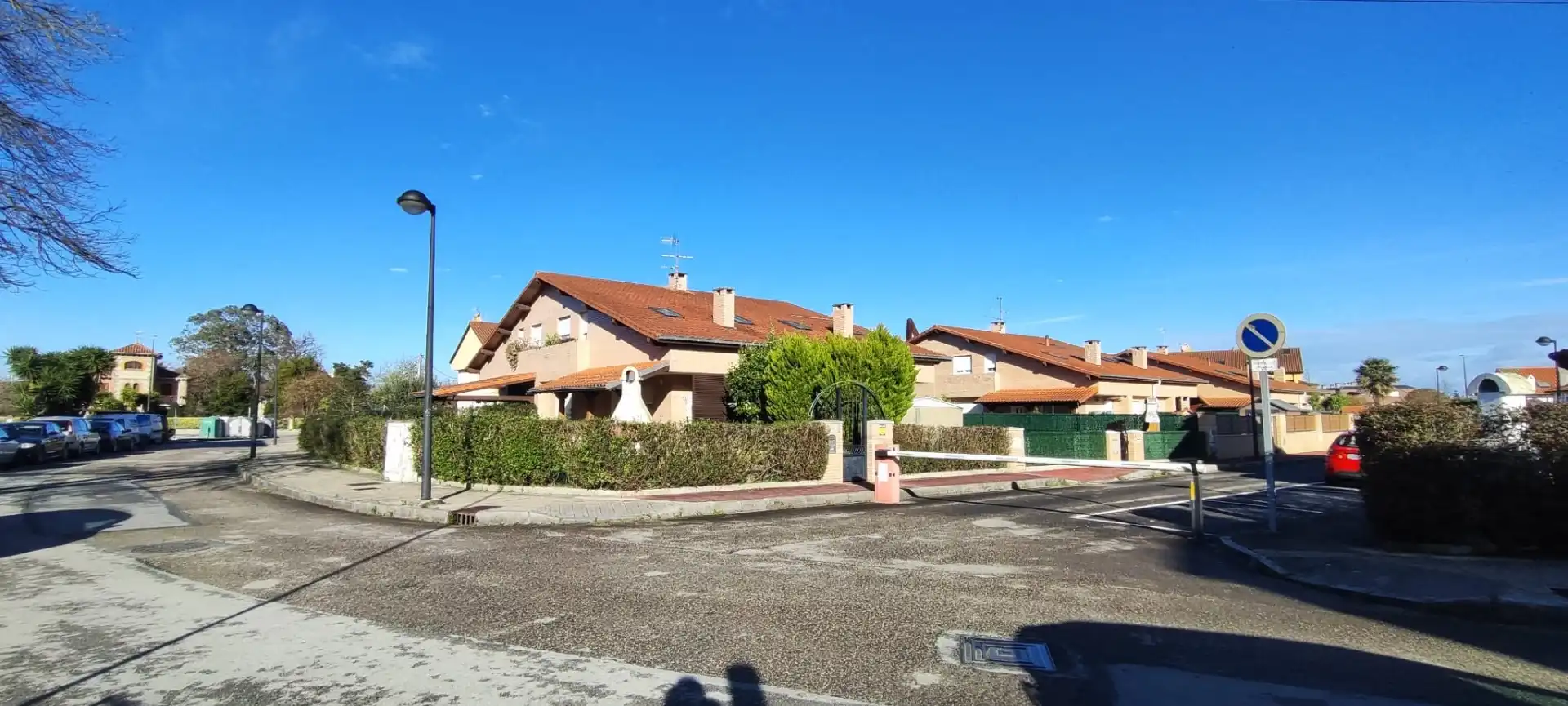 Außenansicht von Haus oder Chalet zum Verkauf in Torrelavega  mit Heizung, Privatgarten und Terrasse