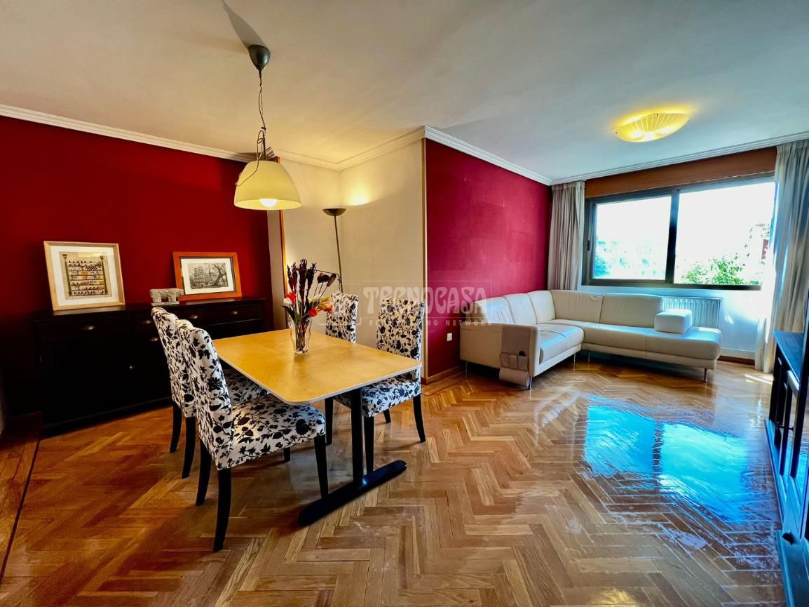 Sala d'estar de Pis en venda en  Madrid Capital amb Aire condicionat, Calefacció i Parquet