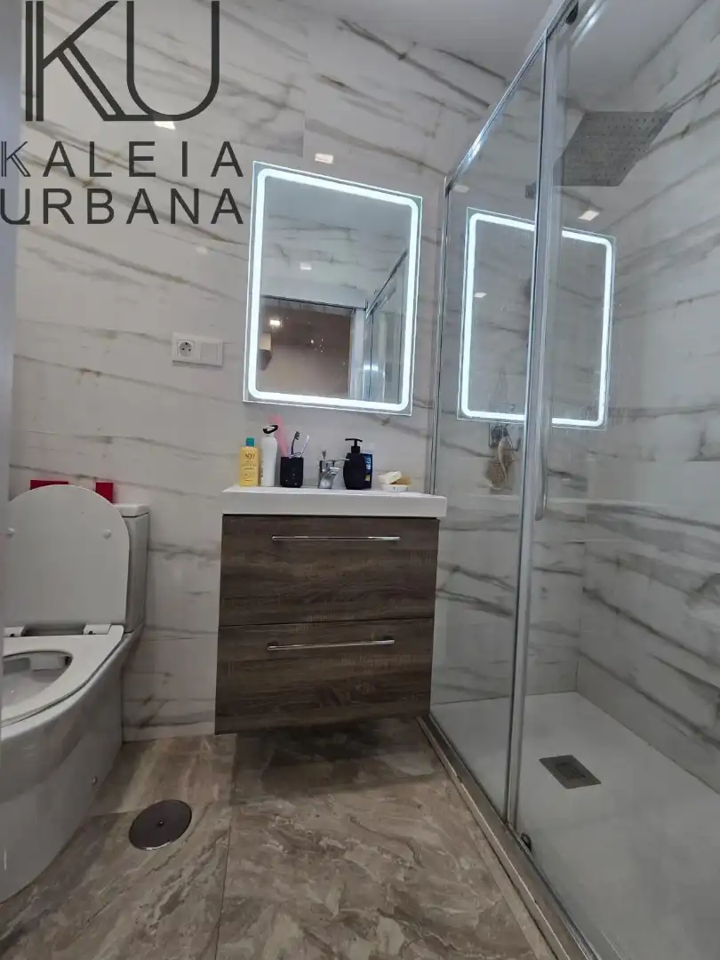 Bathroom of Study for sale in Alicante / Alacant  with Air Conditioner and Furnished