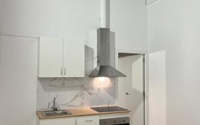 Kitchen of Flat for sale in  Barcelona Capital  with Parquet flooring and Oven