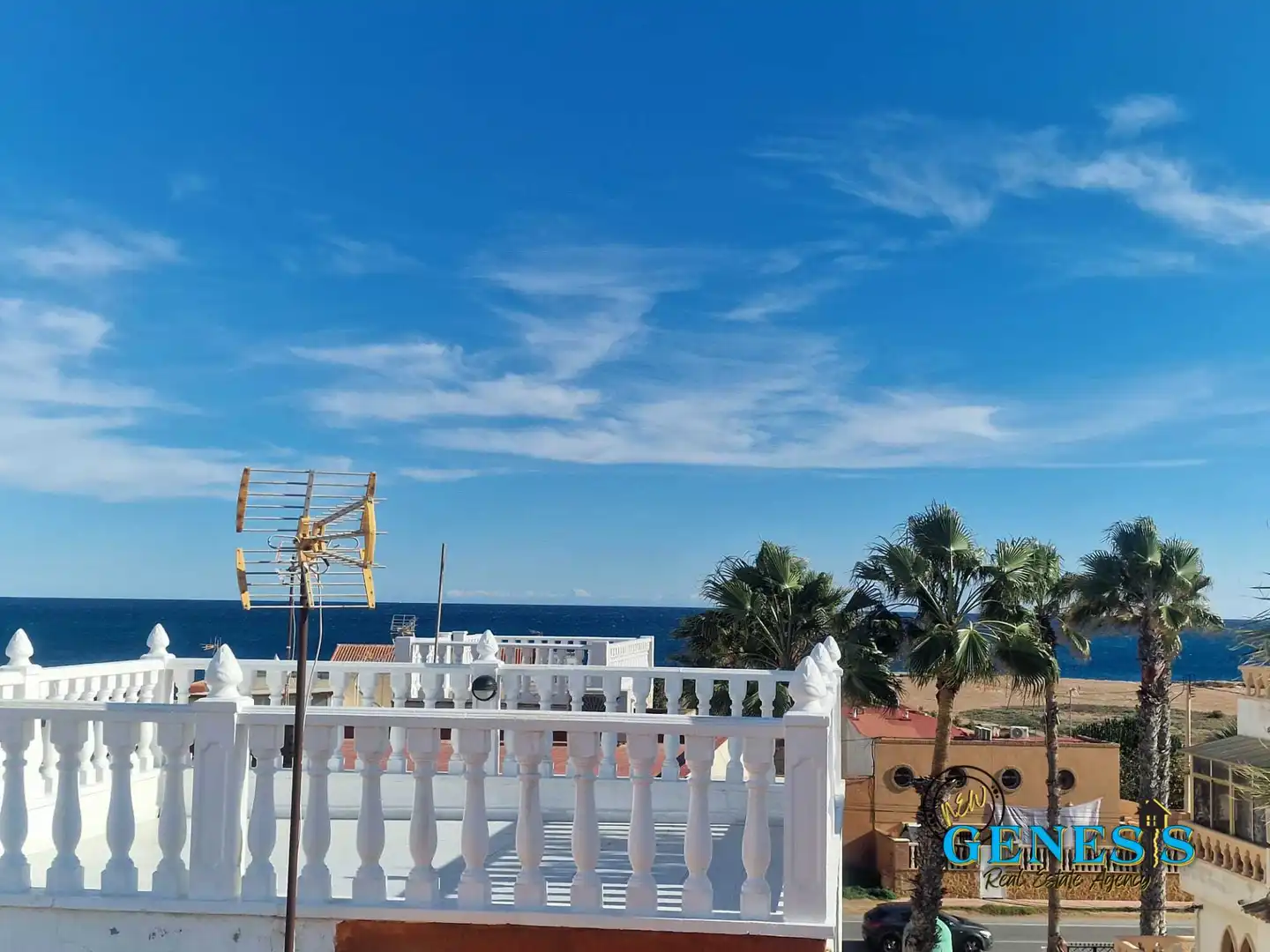 Vista exterior de Casa adosada en venda en Torrevieja amb Aire condicionat, Terrassa i Traster