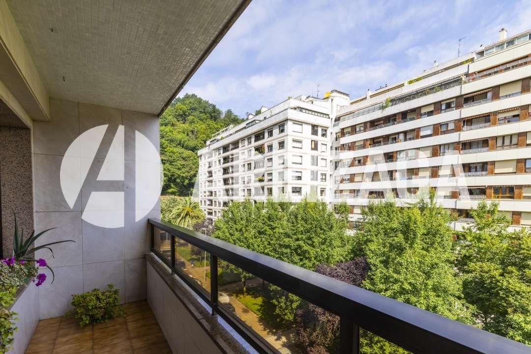 Exterior view of Flat for sale in Donostia - San Sebastián   with Heating and Terrace