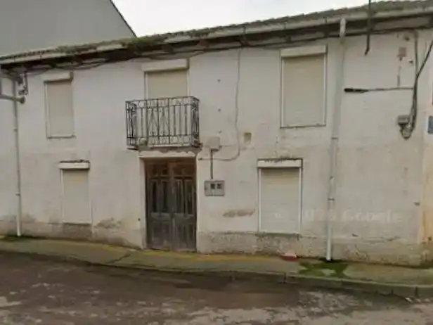 Vista exterior de Casa o xalet en venda en Roperuelos del Páramo amb Jardí privat