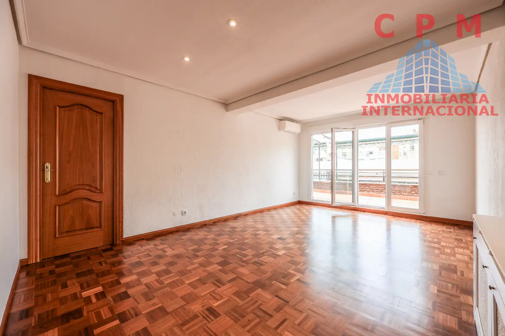 Sala de estar de Piso de alquiler en  Madrid Capital con Aire acondicionado, Calefacción y Trastero