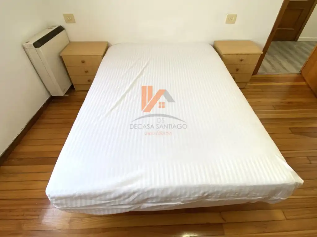 Dormitori de Apartament de lloguer en Santiago de Compostela  amb Terrassa i Moblat