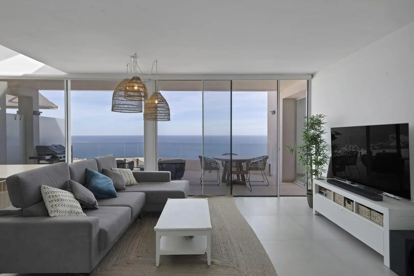 Sala de estar de Ático en venta en Benalmádena con Jardín privado, Alarma y Piscina comunitaria