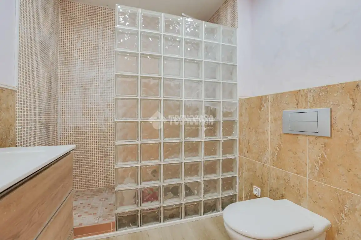 Baño de Casa adosada en venta en Terrassa con Aire acondicionado, Terraza y Trastero
