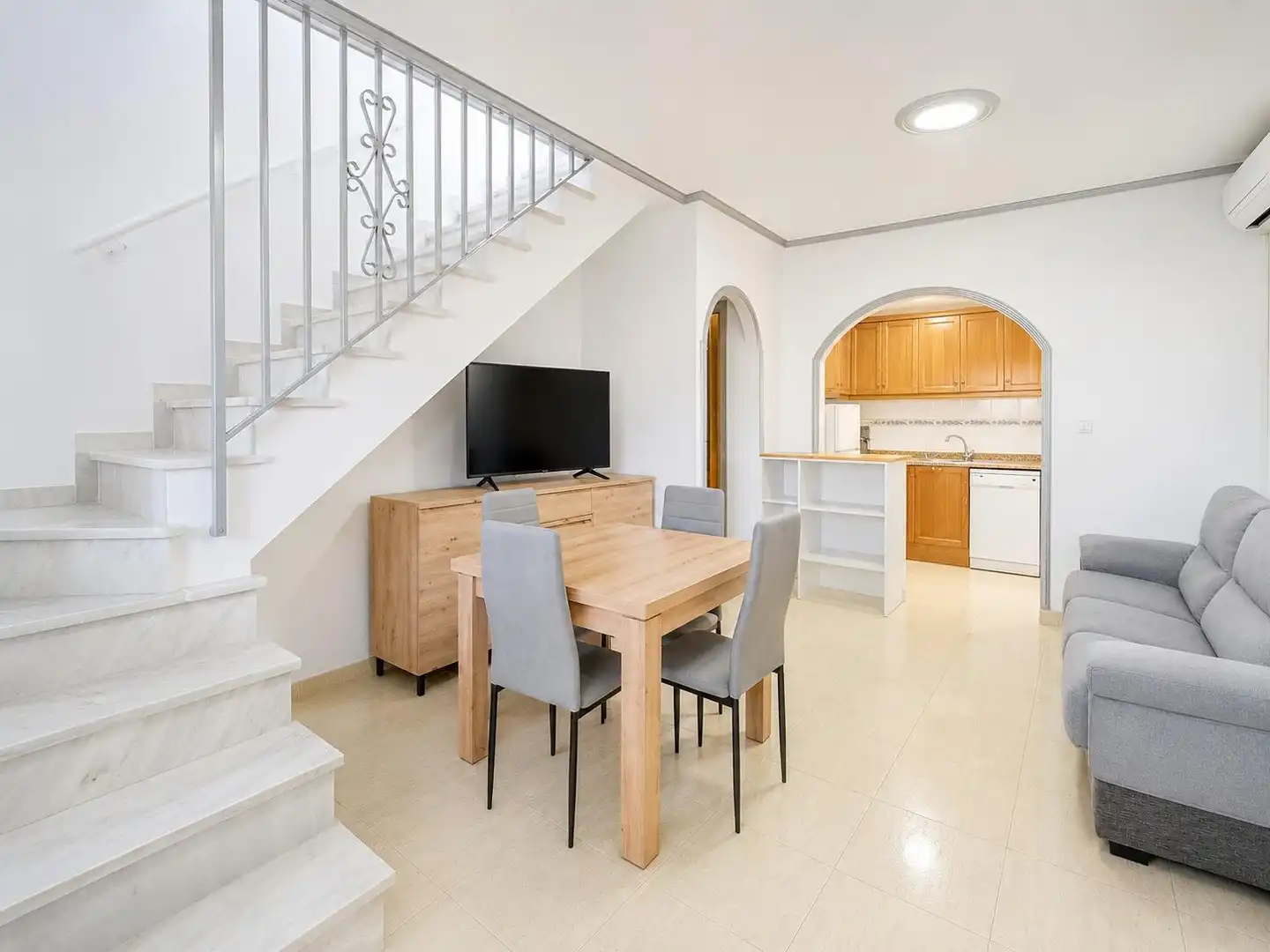 Comedor de Dúplex en venta en Torrevieja con Aire acondicionado, Jardín privado y Trastero