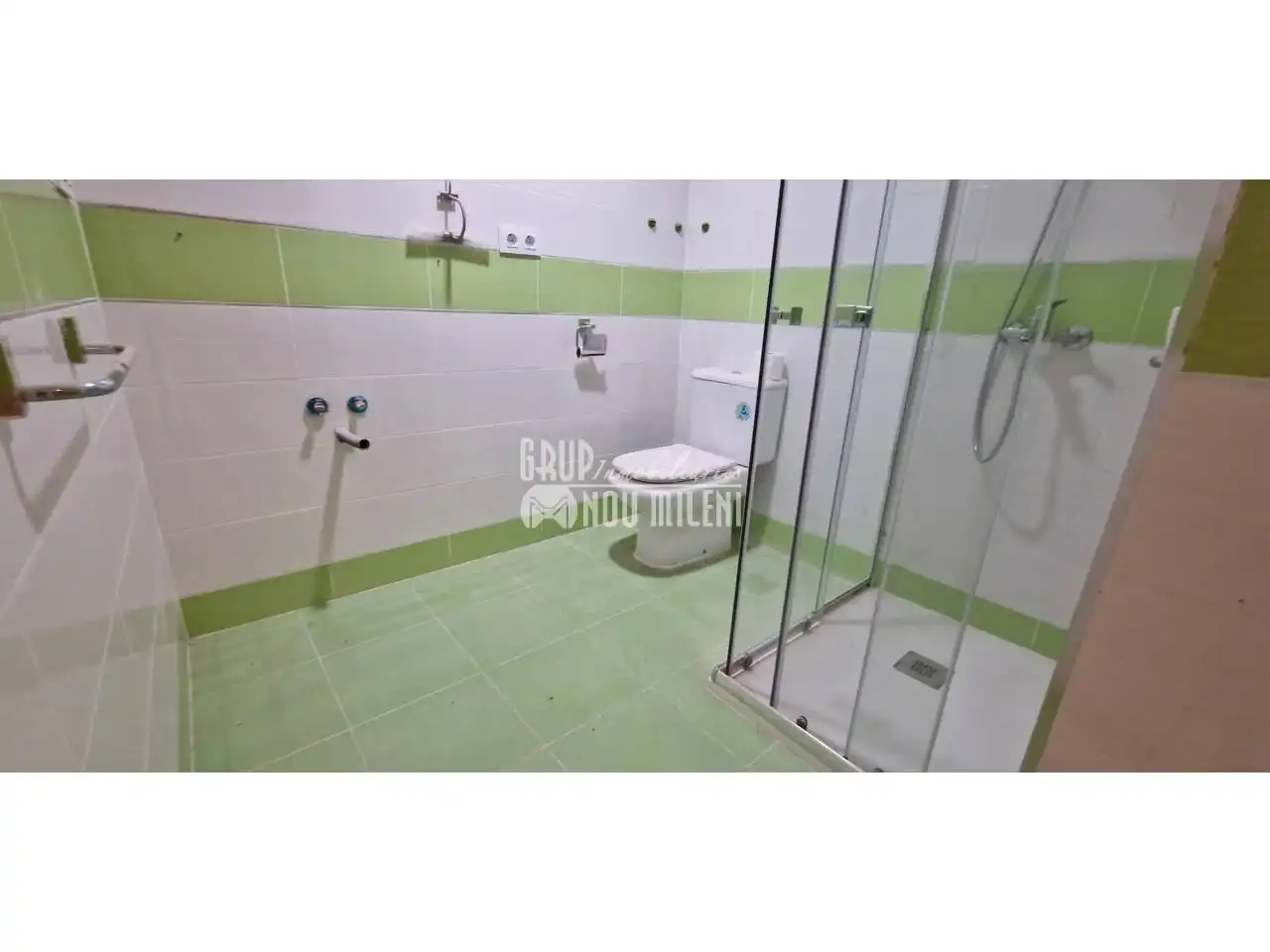 Baño de Piso en venta en Massanassa con Aire acondicionado, Calefacción y Jardín privado