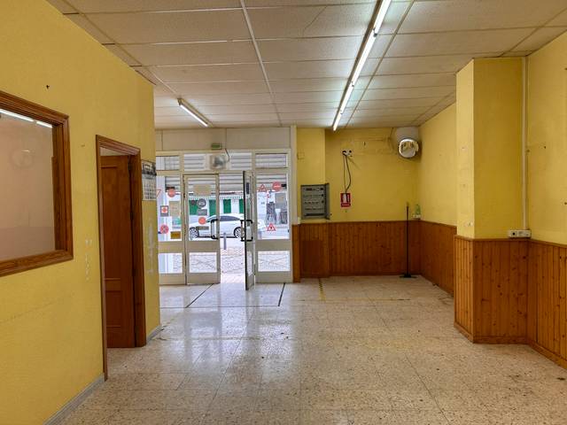 Local comercial en Alquiler en Plaza Juan XXIII en Azuaga
