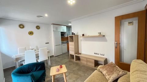 iquestBuscas una vivienda donde solo tengas que traer tu maleta? Este impecable apartamento de 2004 combina calidad, ubicacioacute