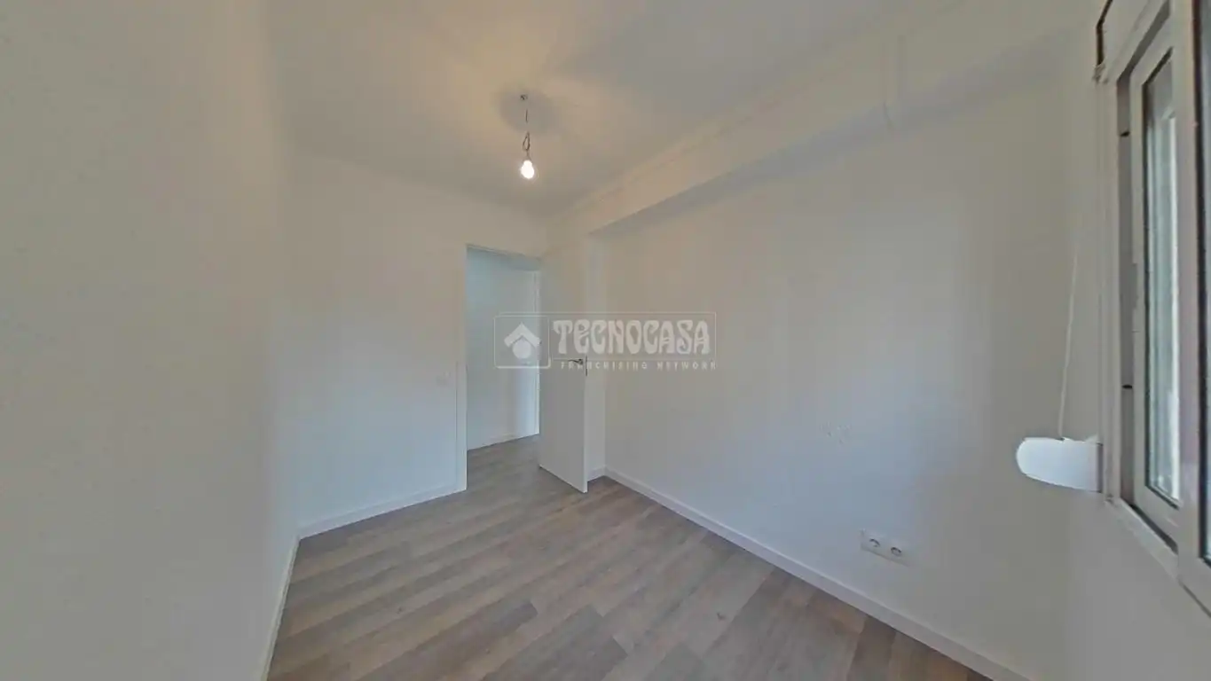 Schlafzimmer von Wohnung zum Verkauf in Cornellà de Llobregat
