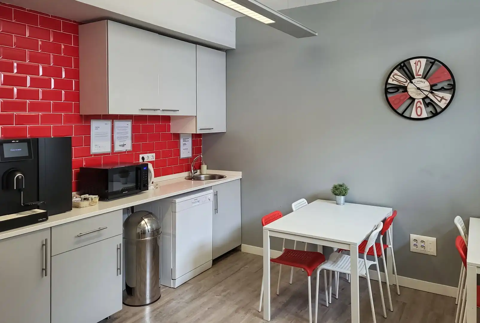 Küche von Büro zur Miete in Bilbao  mit Klimaanlage, Heizung und Möbliert