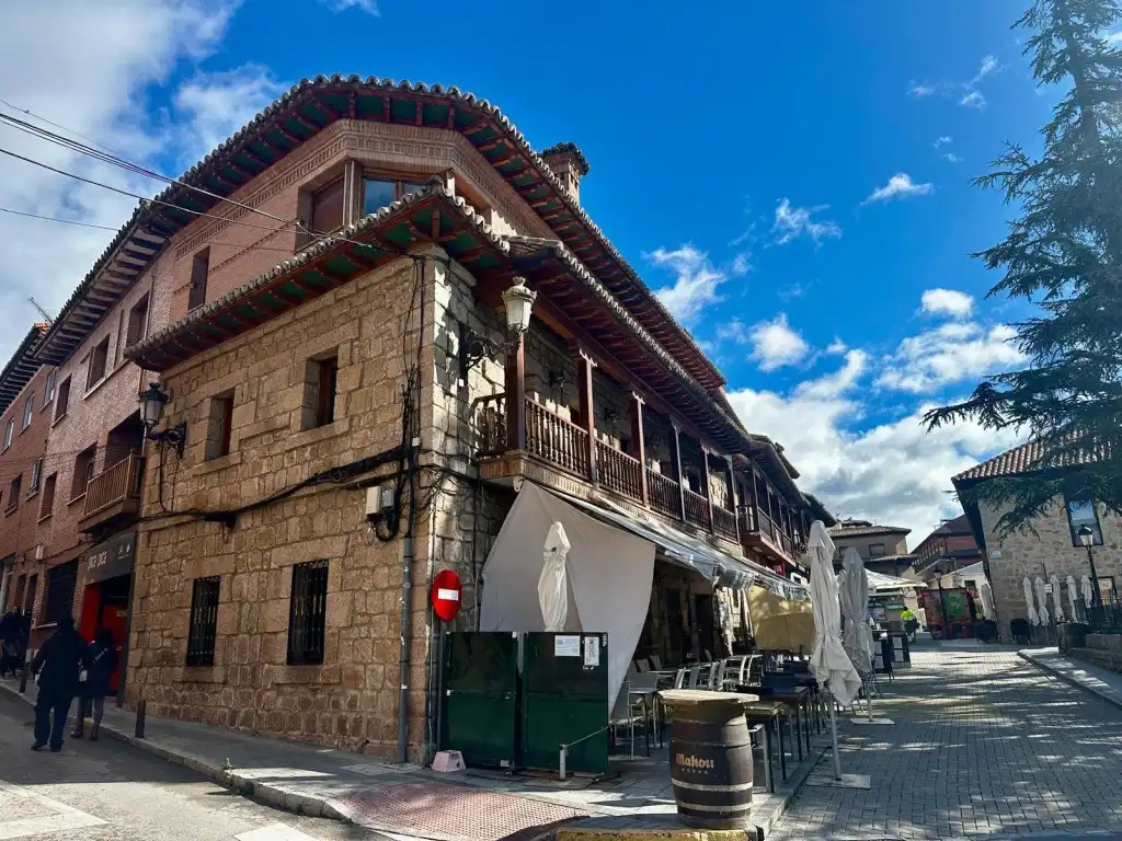 Vista exterior de Edificio en venta en Manzanares El Real