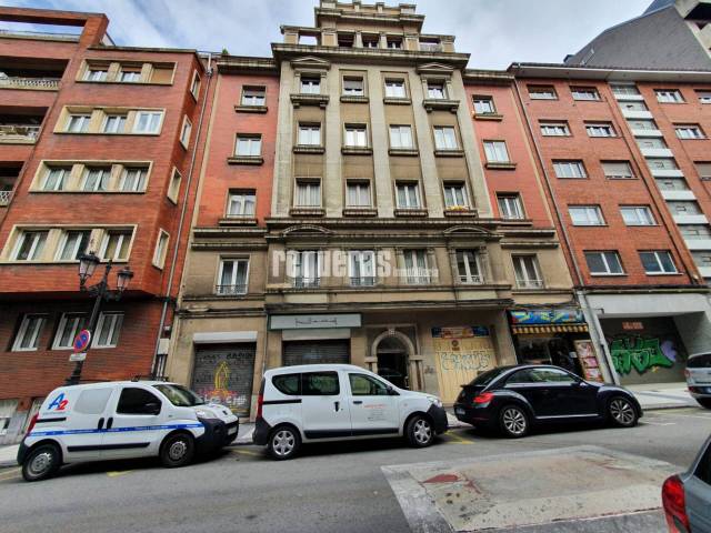 Local comercial en Alquiler en Calle General Zuvillaga, 12 en Plaza de América