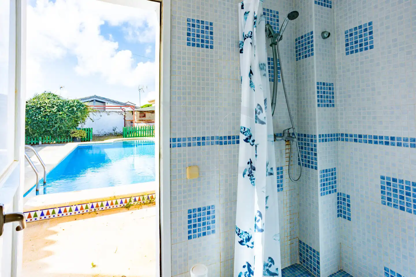 Swimming pool of Houses for sale in Chiclana de la Frontera