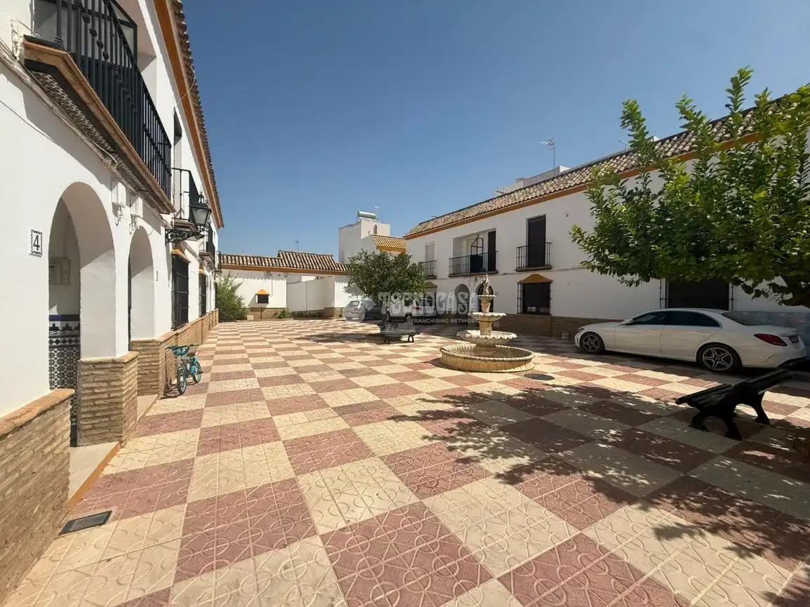 Außenansicht von Einfamilien-Reihenhaus zum Verkauf in La Puebla de Cazalla mit Klimaanlage, Terrasse und Balkon