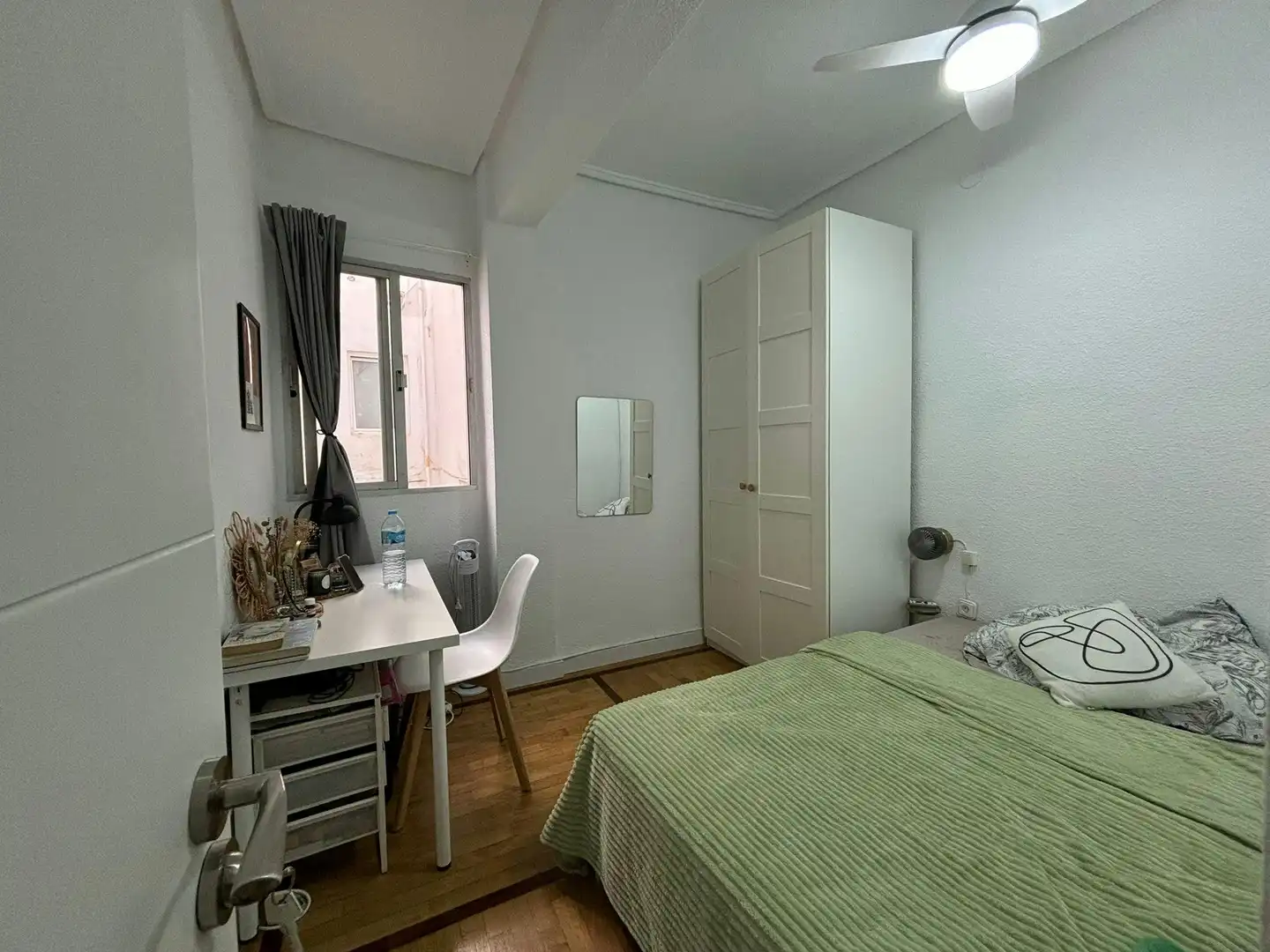 Bedroom of Flat for share in Valencia  with Furnished and Washing machine