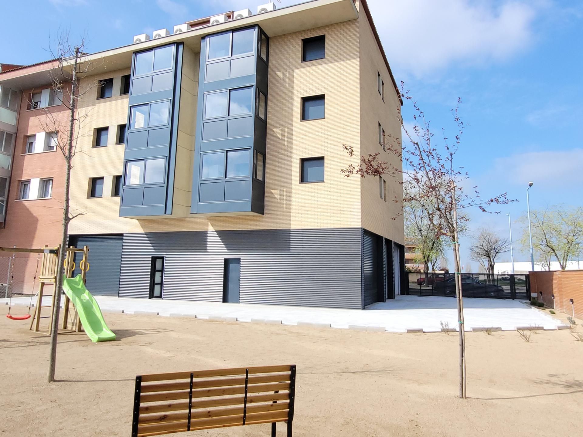 Vista exterior de Pis en venda en Mollerussa amb Calefacció i Balcó