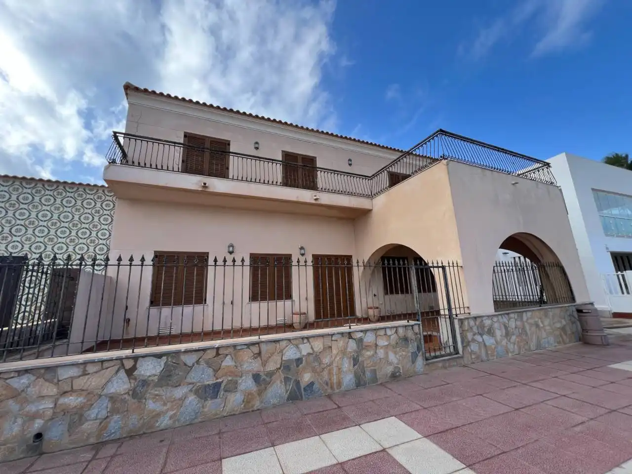 Vista exterior de Casa o chalet en venta en Cartagena con Aire acondicionado, Terraza y Amueblado