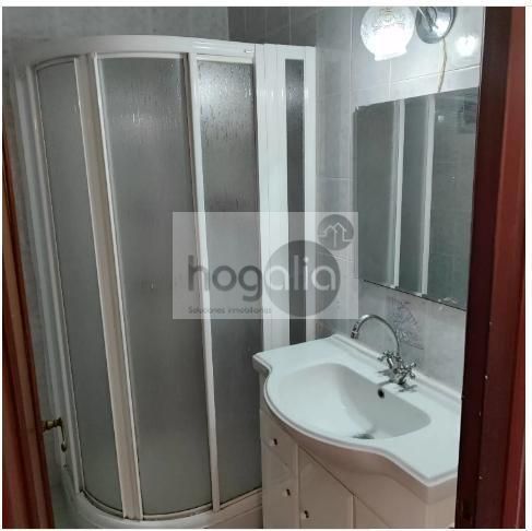 Bathroom of Flat to rent in  Sevilla Capital  with Air Conditioner, Terrace and Furnished