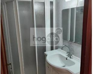 Bathroom of Flat to rent in  Sevilla Capital  with Air Conditioner, Terrace and Furnished