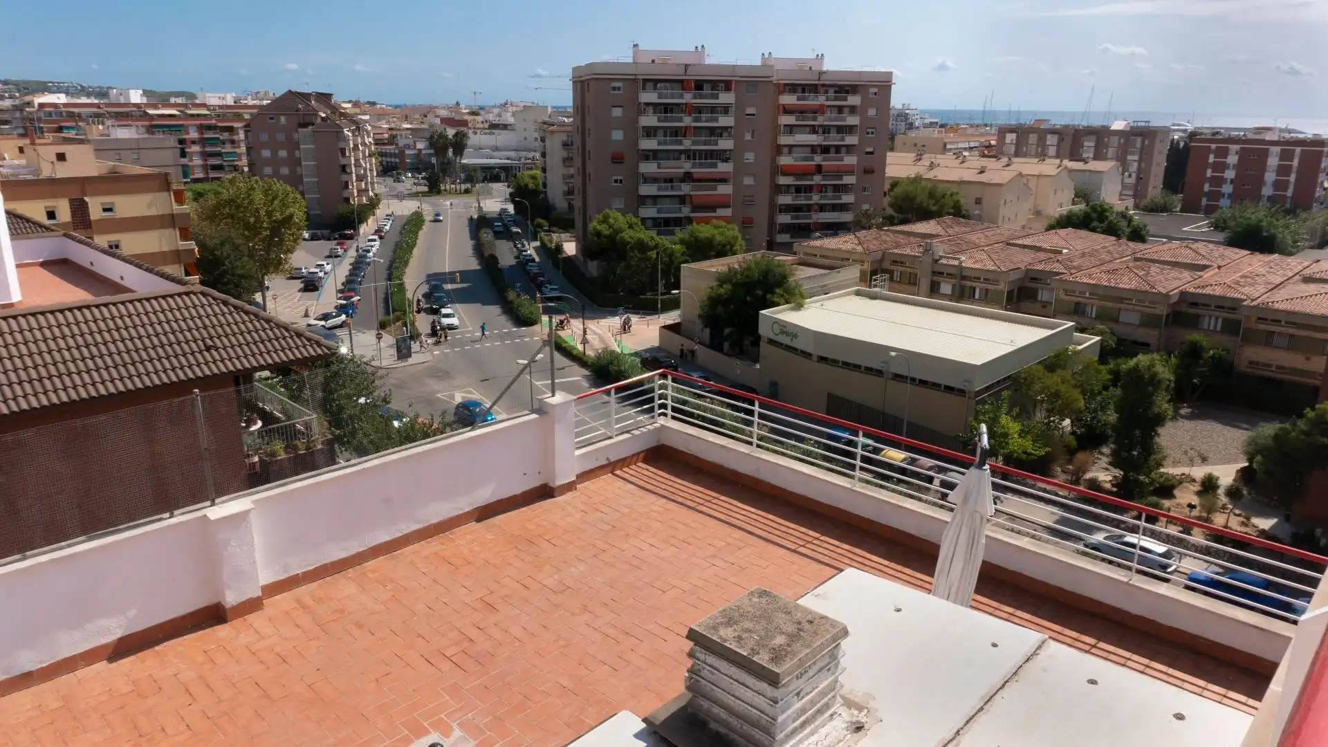 Vista exterior de Àtic en venda en Vilanova i la Geltrú amb Calefacció, Terrassa i Traster