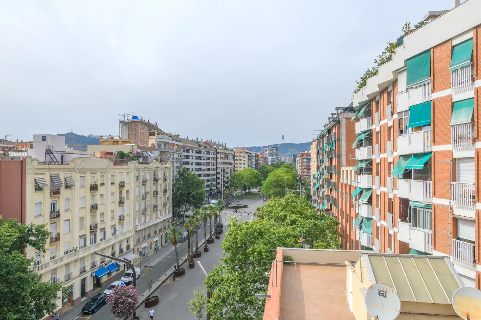 Exterior view of Flat for sale in Barcelona  with Parquet flooring, Terrace and Balcony
