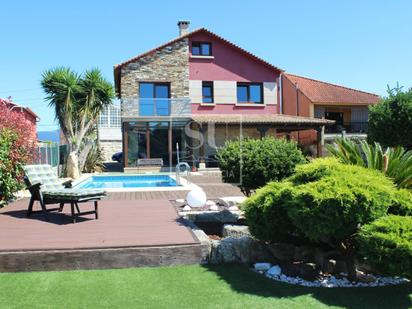 Jardí de Casa o xalet en venda en Nigrán amb Terrassa i Piscina