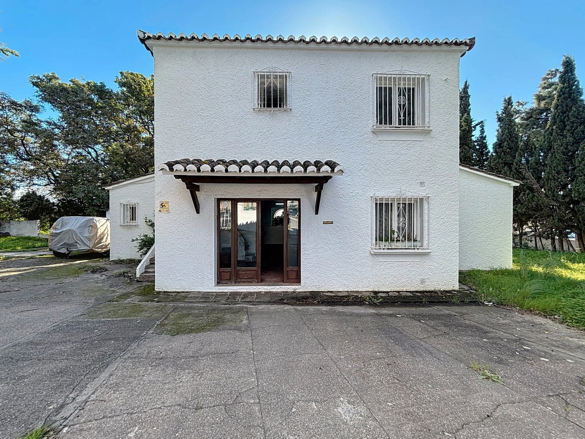 Vista exterior de Casa o xalet en venda en Marbella amb Jardí privat