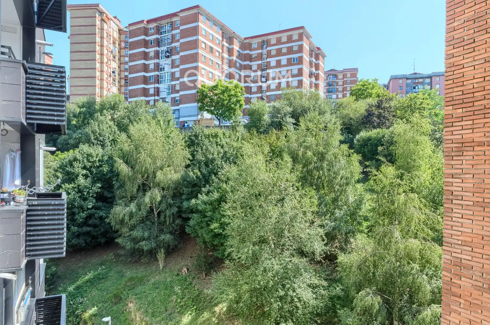 Vista exterior de Pis en venda en Basauri  amb Calefacció, Traster i Balcó