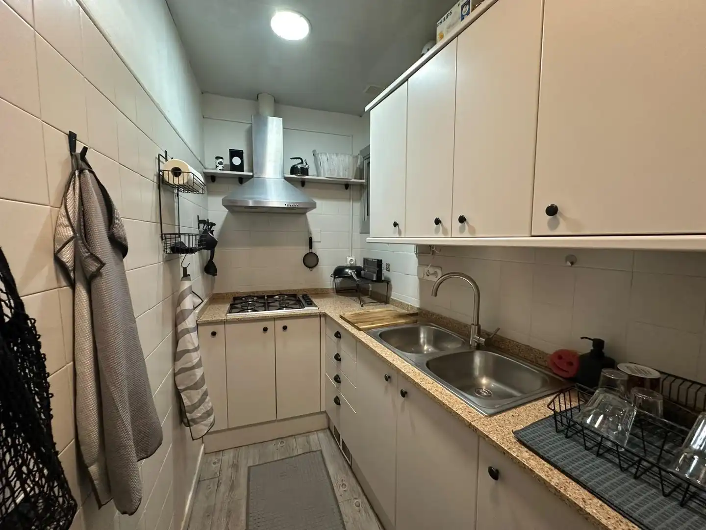 Cuina de Apartament en venda en Barcelona amb Parquet, Traster i Moblat