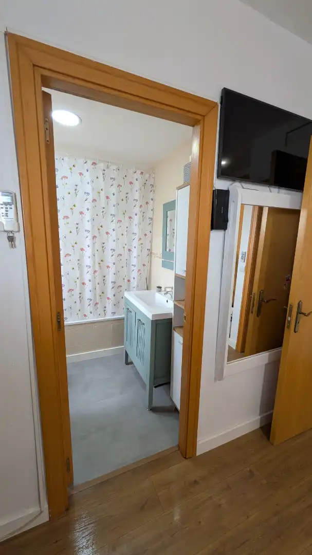Baño de Casa adosada en venta en La Pobla de Vallbona con Aire acondicionado, Calefacción y Jardín privado