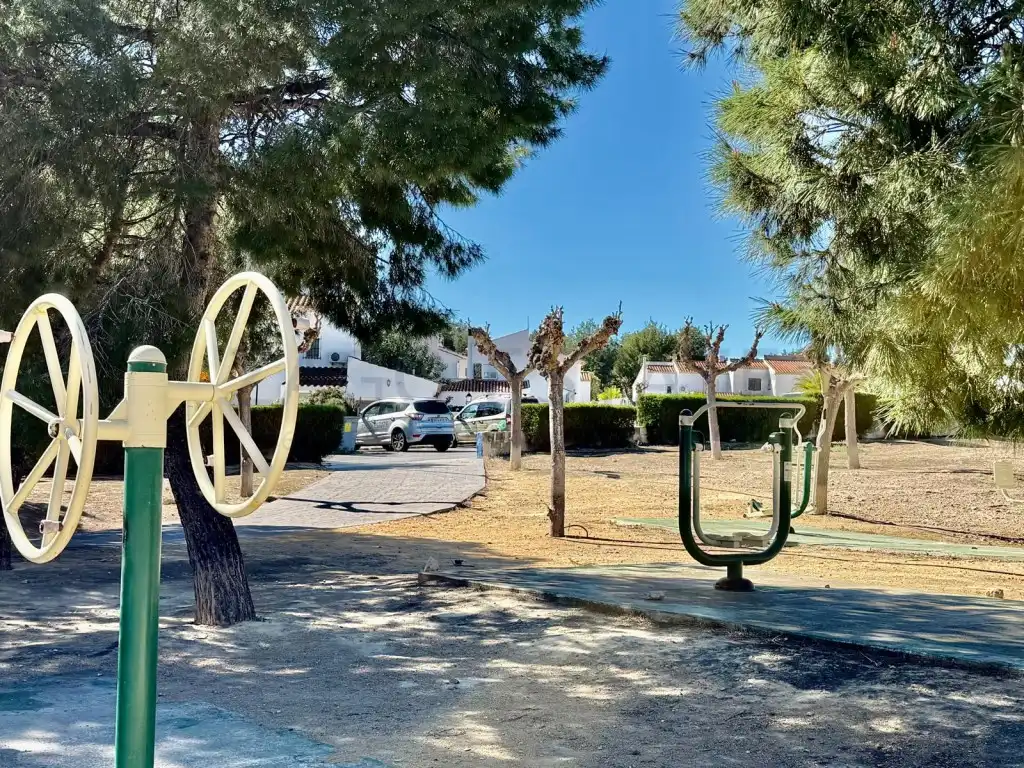 Parking de Casa adosada en venta en La Nucia con Jardín privado, Amueblado y Horno