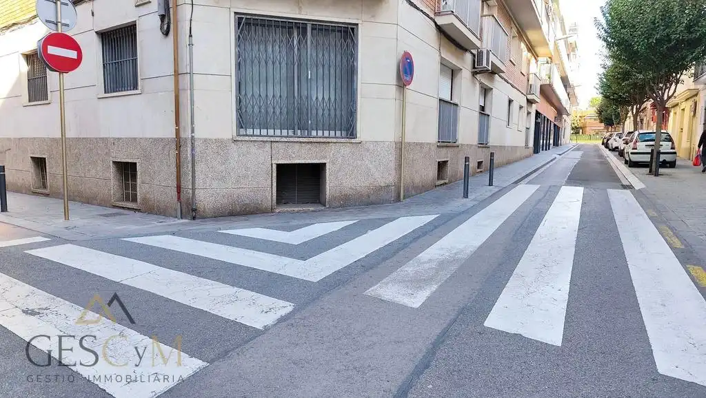Vista exterior de Garatge en venda en Sant Joan Despí