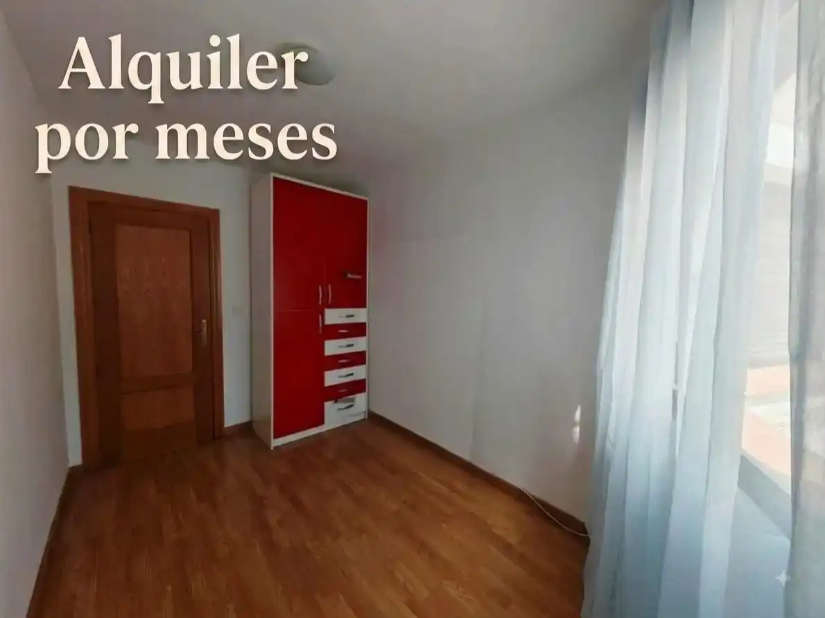 Dormitori de Pis de lloguer en Monachil amb Parquet i Moblat
