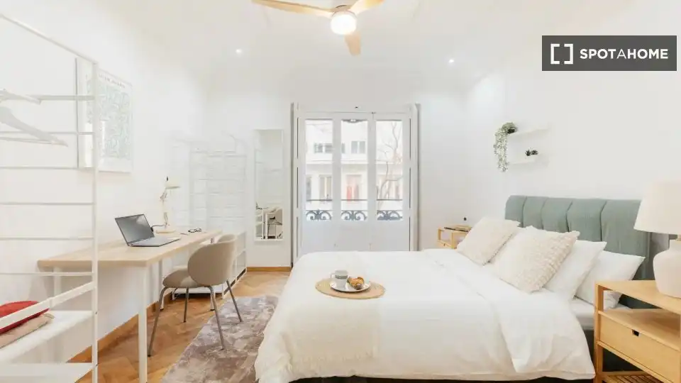 Habitación de Piso de alquiler en Valencia con Aire acondicionado, Calefacción y Amueblado