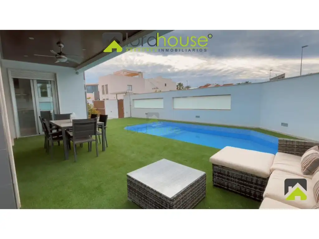 Casa en venda a Calle Venecia