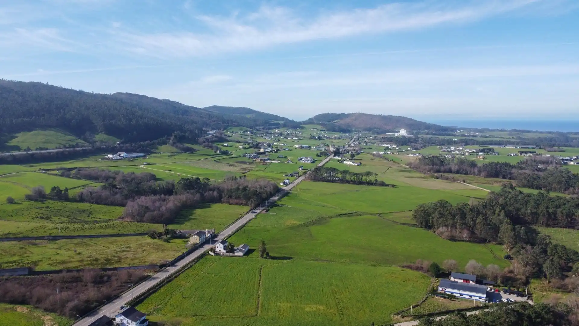 Vista exterior de Local en venda en Valdés - Luarca
