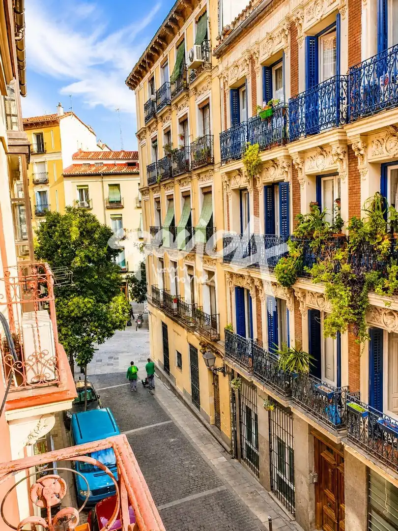 Vista exterior de Piso en venta en Madrid con Calefacción y Balcón