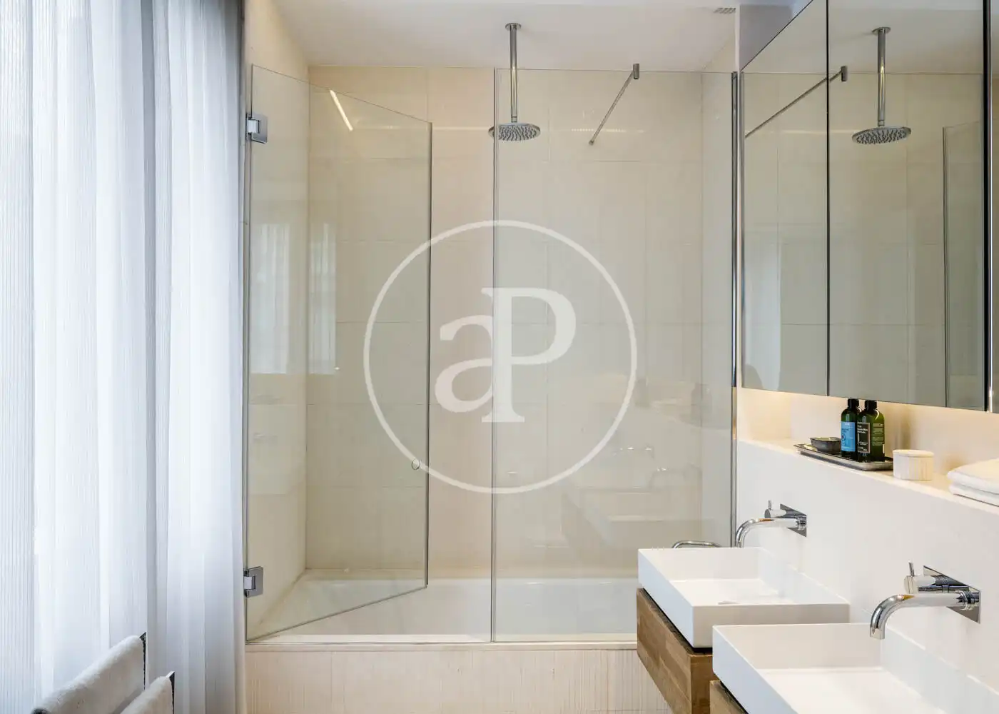 Baño de Piso de alquiler en Barcelona con Aire acondicionado, Calefacción y Terraza