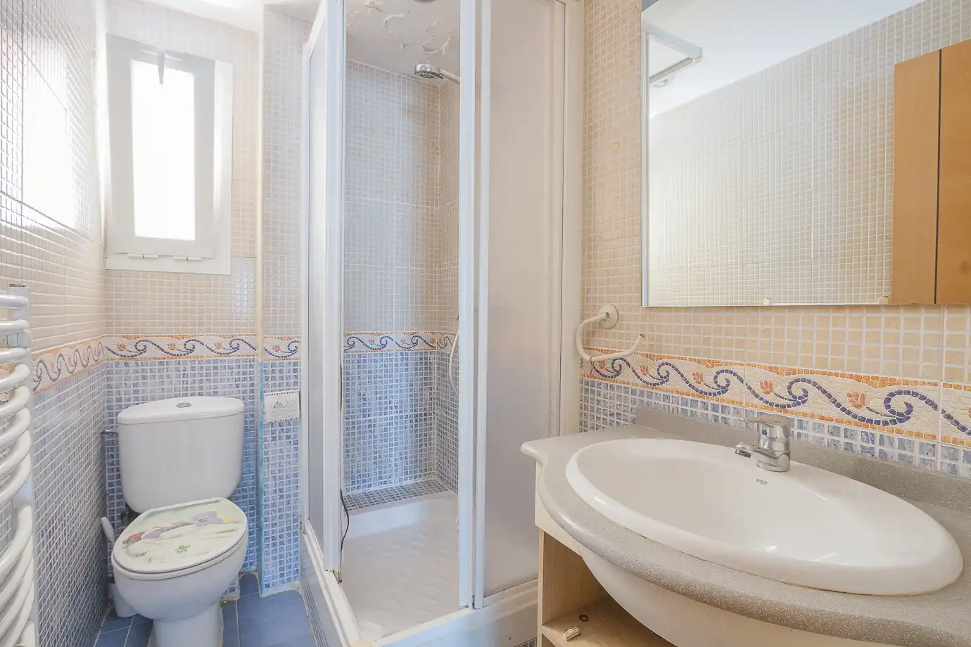 Bathroom of Flat for sale in Madrid  with Air Conditioner, Heating and Parquet flooring