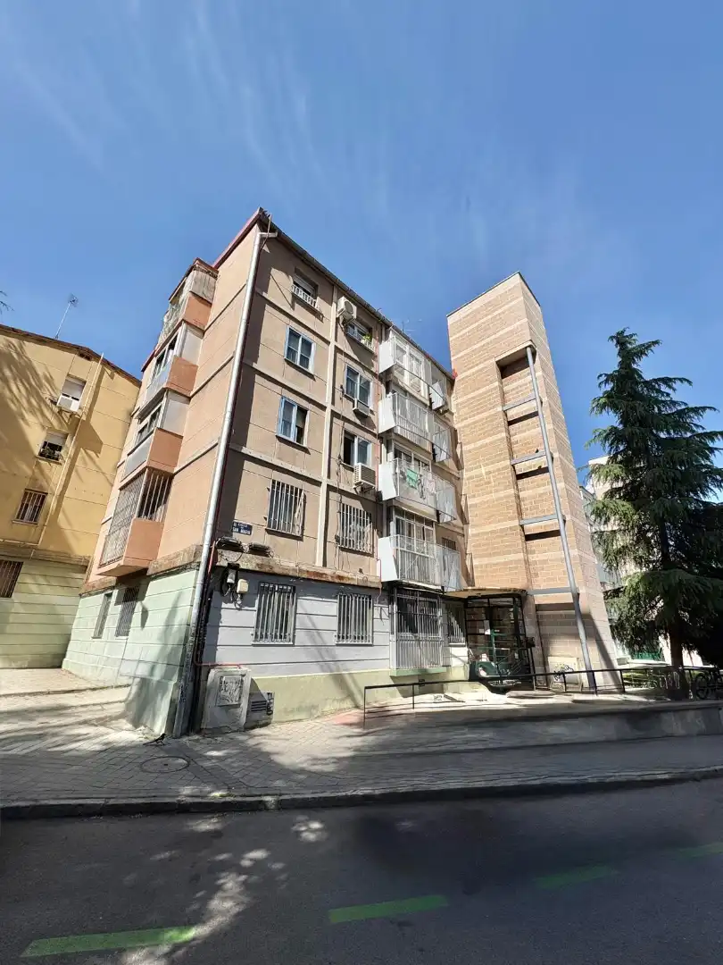 Piso con ascensor en venta en Calle de San Magín